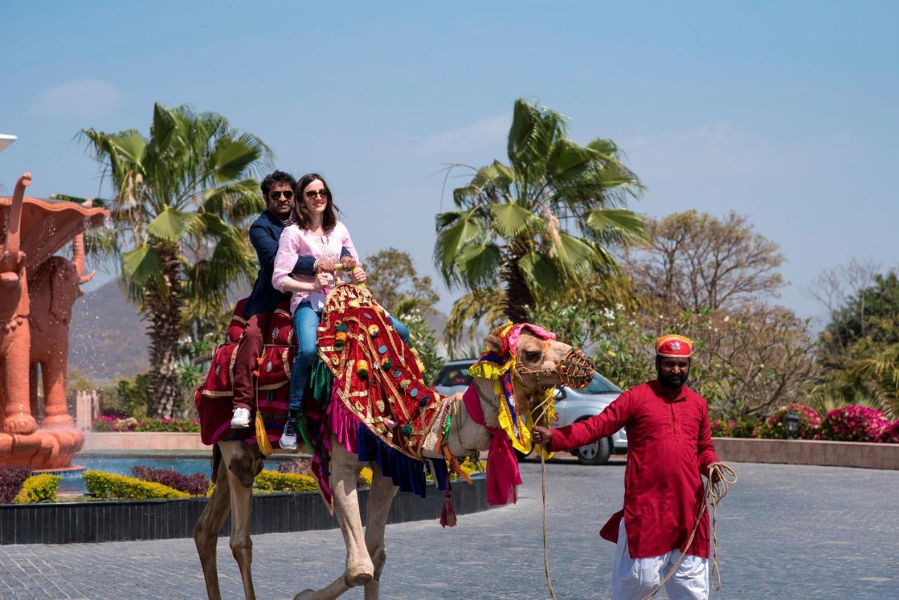 Radisson Blu Udaipur Palace Resort & Spa Екстериор снимка